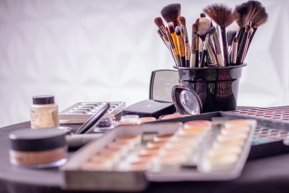 5 Reasons to Choose a Cosmetic Kit Over Individual Products